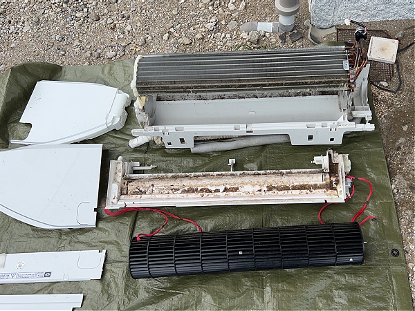 エアコンの分解