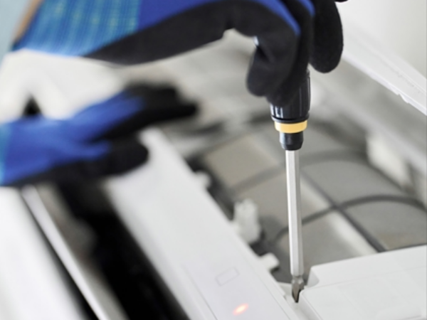 エアコンの組立てと設置